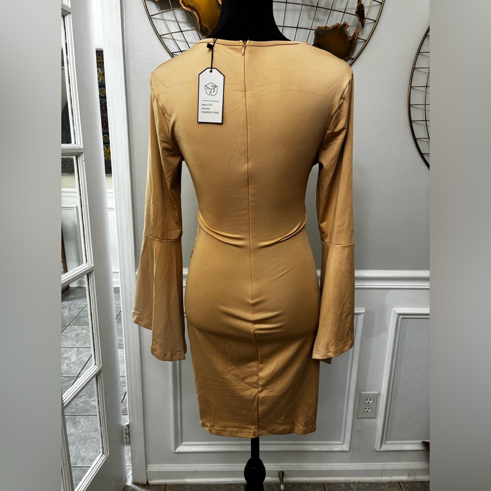 NWT | Elegant Formal Deep V-Neck Flared Long Sleeve Ruched Stretchy Bodycon Midi - Picture 5 of 9